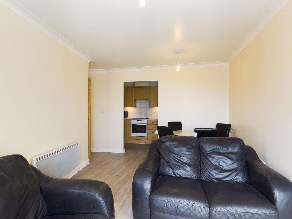 CROWN HEIGHTS, BASINGSTOKE 2 bed apartment £875 pcm (£202 pw)