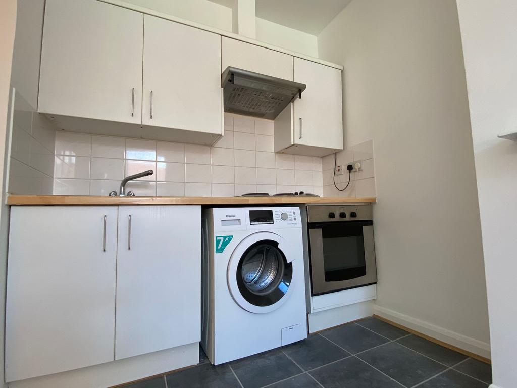 Fully fitted kitchen