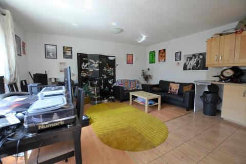 1 bedroom flat to rent, Lealand Road, Seven Sisters, N15