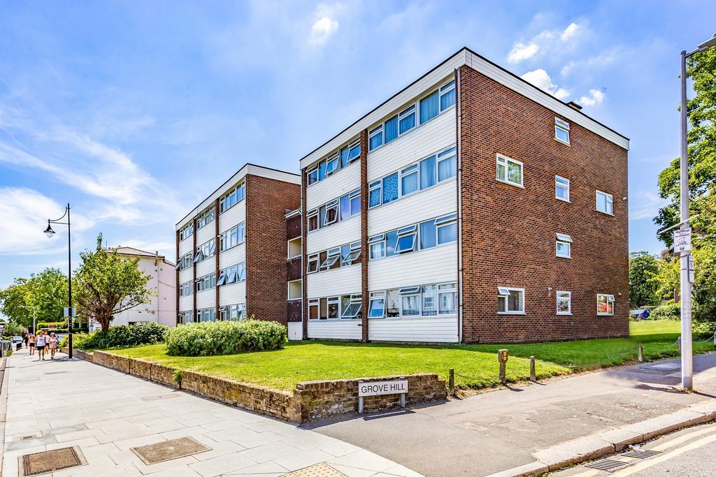 Grove Hill, South Woodford, E18 2 bed flat £1,300 pcm (£300 pw)