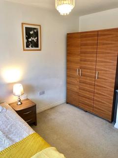 1 bedroom in a house share to rent - Meadow Way, Reading