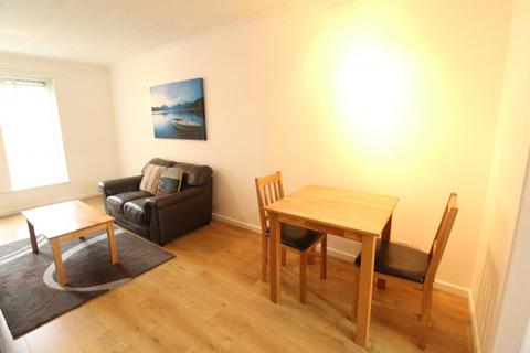 2 bedroom flat to rent - Ashvale Court, Second Floor, AB10