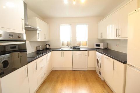 2 bedroom flat to rent - Ashvale Court, Second Floor, AB10