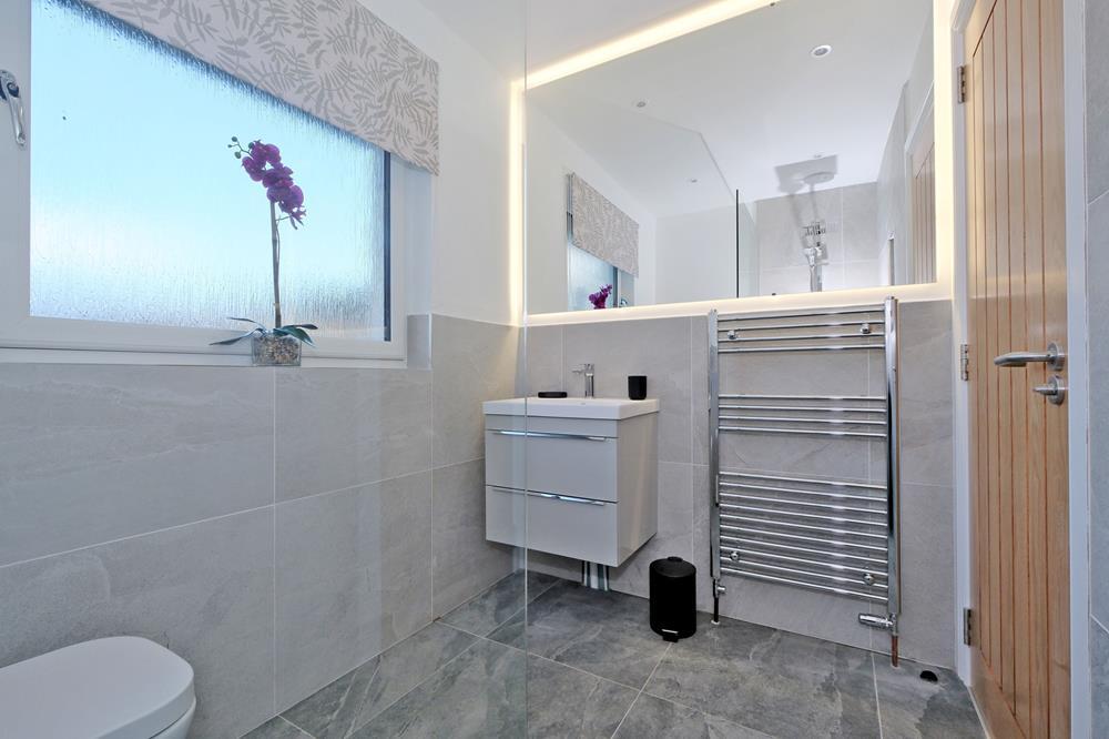 Shower room 2