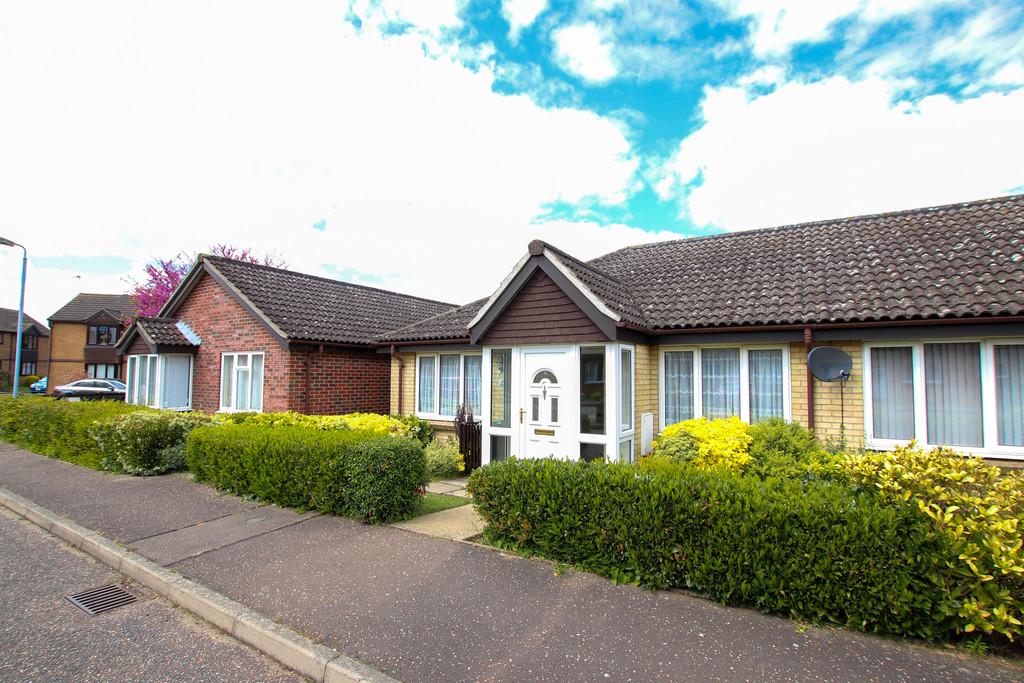 Wherry Reach, Acle 2 bed terraced bungalow for sale £140,000