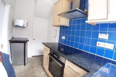 2 bedroom terraced house to rent, Thornville Place, Leeds