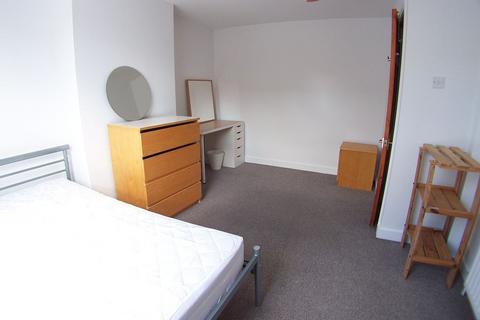 2 bedroom terraced house to rent, Thornville Place, Leeds
