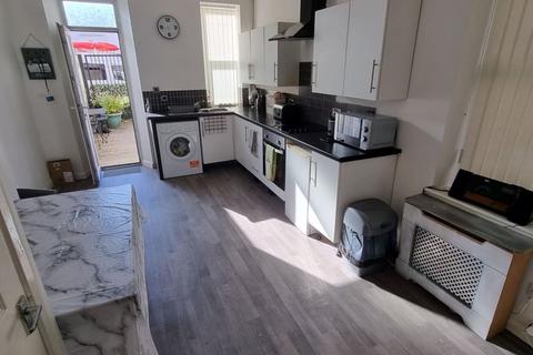 2 bedroom apartment to rent - South Road, Liverpool