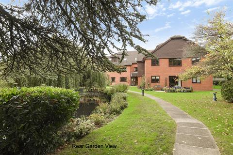 2 bedroom retirement property for sale - Willow Court, Reading Road, Wokingham, Berkshire RG41 1EG