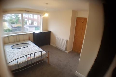 4 bedroom house share to rent - Swift Road