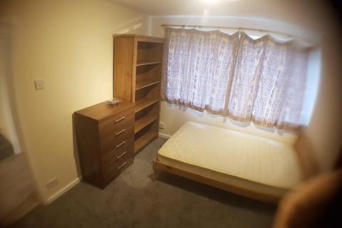 4 bedroom house share to rent - Swift Road