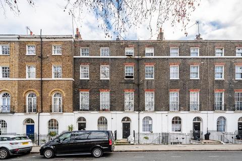 Studio to rent, Regent Square, Bloomsbury , WC1H
