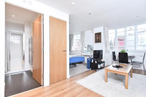 undefined, Richmond,  Surrey,  TW9