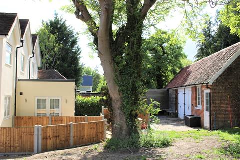 Studio to rent, Whitewebs Cottage, Main Road, Ingatestone, Essex, CM49HX