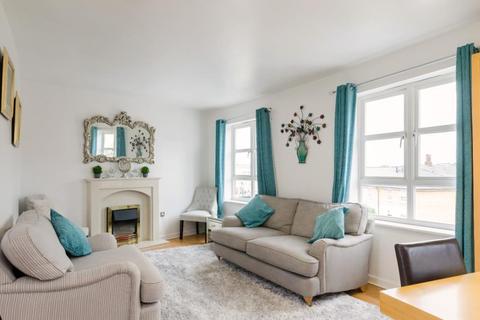 3 bedroom apartment to rent - MARTINS COURT, LEEMAN ROAD, YORK, YO26 4WS