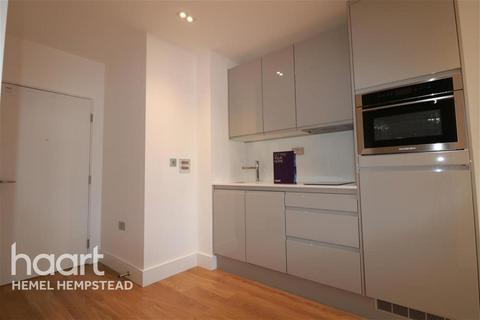 1 bedroom flat to rent, Pinnacle House, WD4