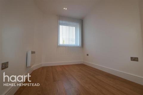1 bedroom flat to rent, Pinnacle House, WD4