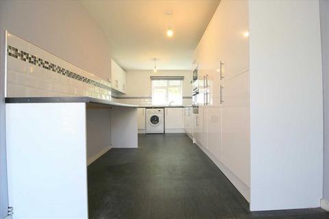4 bedroom terraced house to rent, Limes Avenue, Chigwell
