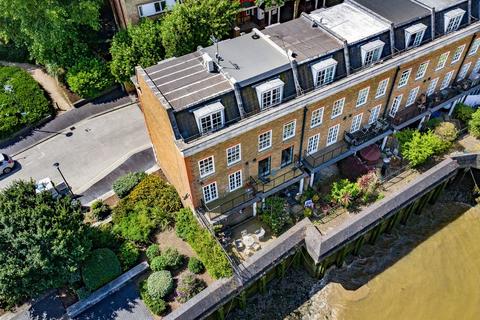 4 bedroom end of terrace house for sale, National Terrace, Bermondsey