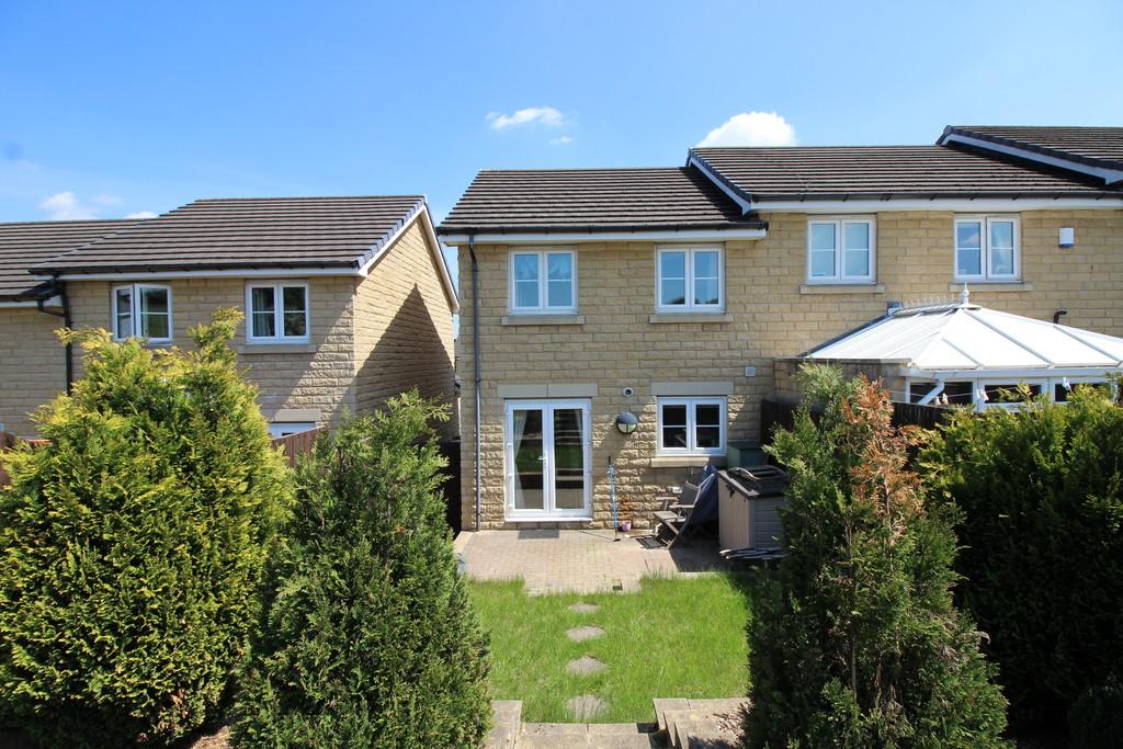 Spring Mills Grove, Carlinghow 3 bed townhouse £137,500