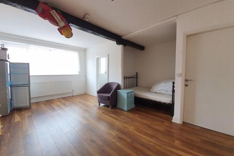 1 bedroom in a house share to rent - William Street, Newark - Bills Inc