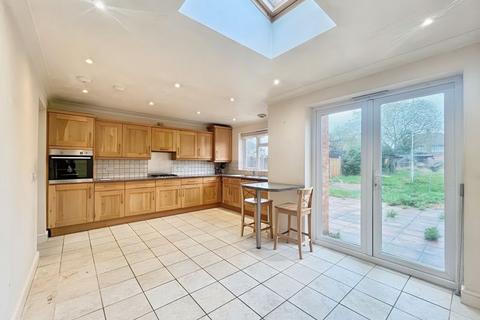 4 bedroom semi-detached house to rent, Oakway, Stifford Clays