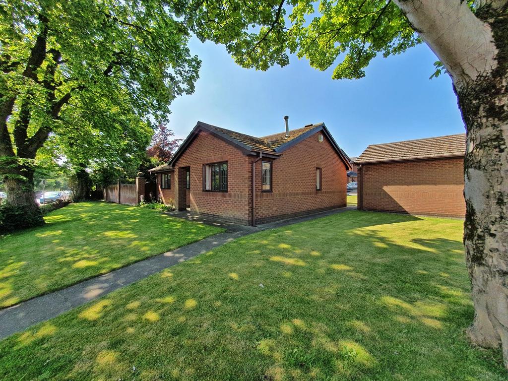 Wigan Road, AshtoninMakerfield, Wigan, WN4 3 bed detached bungalow