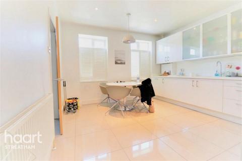 3 bedroom terraced house to rent, Alston Road, London