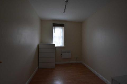 2 bedroom apartment to rent, Upton Close, Cricklewood