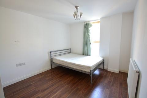 3 bedroom flat to rent, Regent Street