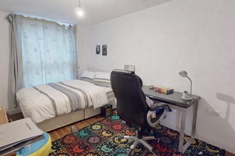 3 bedroom apartment to rent, Regent Street