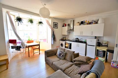 3 bedroom flat to rent, Bedford Place