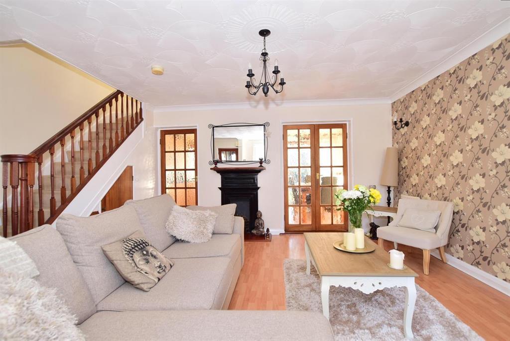 Fleet Road, Dartford, DA2 6JF 4 bed semidetached house £375,000