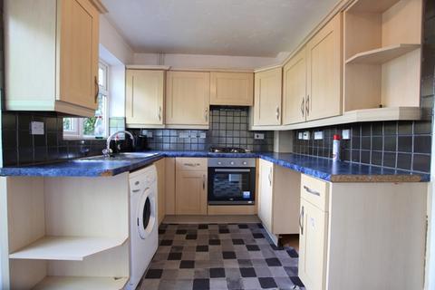 2 bedroom end of terrace house to rent, Hillwood Close, Worcester