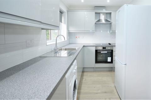 3 bedroom flat to rent, Cecil Road, North Acton, W3