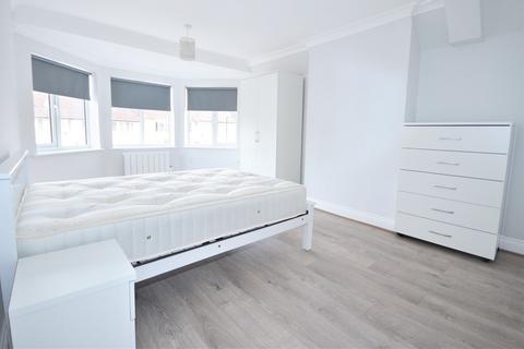 3 bedroom flat to rent, Cecil Road, North Acton, W3