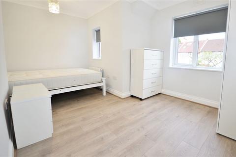 3 bedroom flat to rent, Cecil Road, North Acton, W3