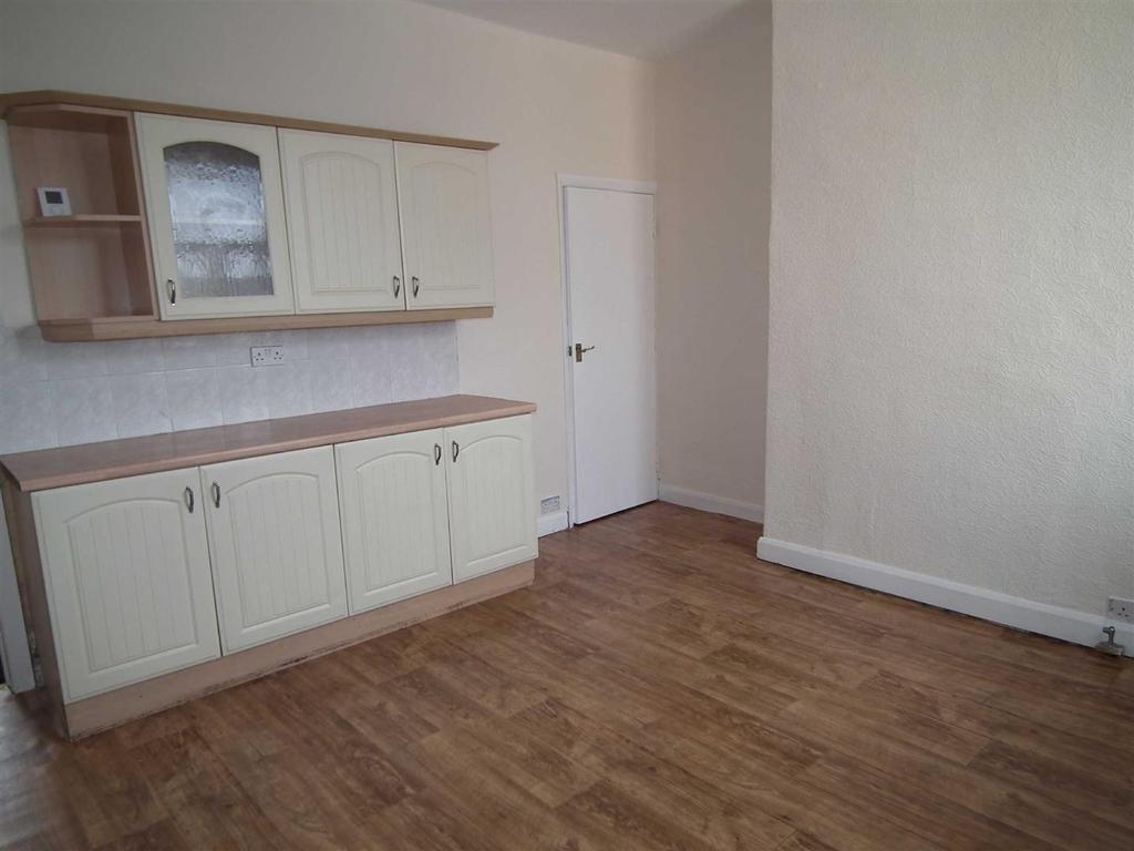 Chapel Street, Nelson 2 bed terraced house £375 pcm (£87 pw)