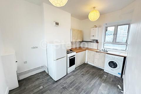 2 bedroom flat to rent, Deptford Broadway, London, SE8