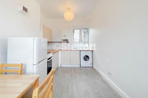 2 bedroom flat to rent, Deptford Broadway, London, SE8