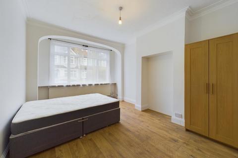 3 bedroom terraced house to rent, Links Road, Tooting