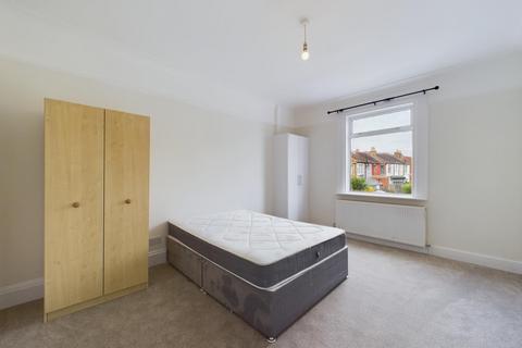 3 bedroom terraced house to rent, Links Road, Tooting