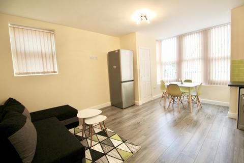 2 bedroom flat to rent - Harehills Lane, Leeds, West Yorkshire, LS8