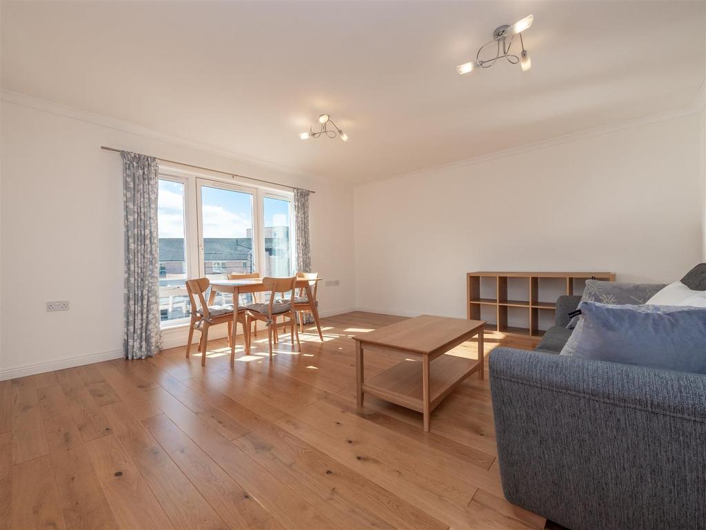 37/8 Lower London Road, Edinburgh, EH7 5TE 2 bed flat £199,000