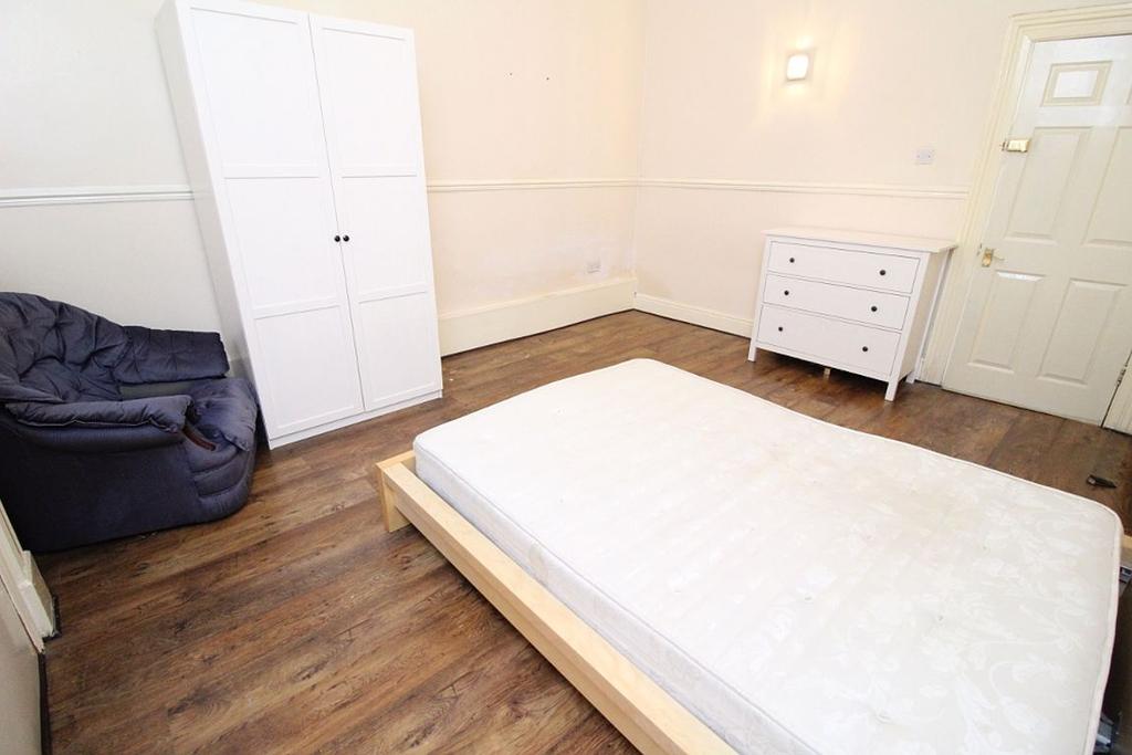 Denzil Avenue, Inner Avenue, SO14 2 bed house share £450 pcm (£104 pw)