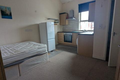 Studio to rent, Portswood Road