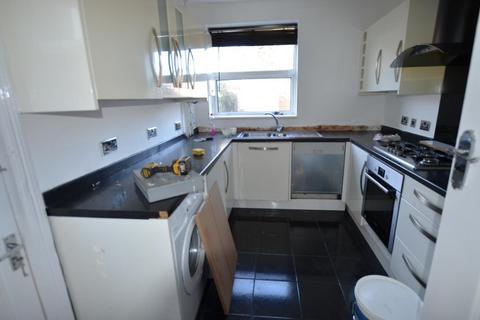 3 bedroom terraced house to rent, Cheddington Road, Edmonton