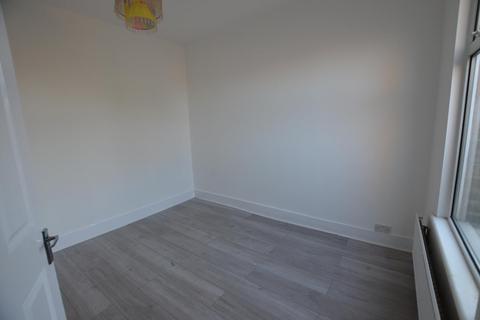 3 bedroom terraced house to rent, Cheddington Road, Edmonton