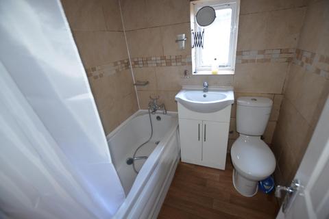 3 bedroom terraced house to rent, Cheddington Road, Edmonton