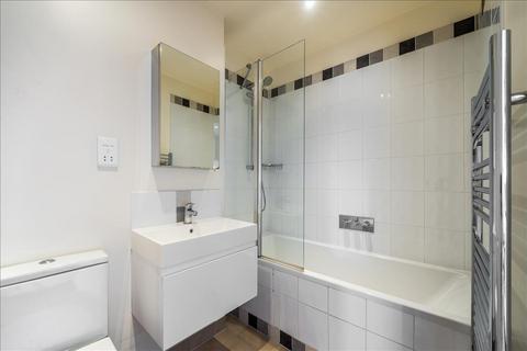 Flat to rent, Richmond Court, Kensington Olympia, London, W14